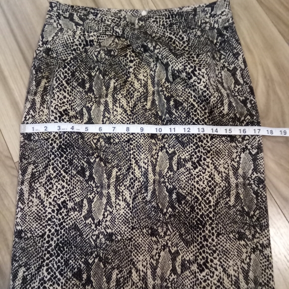 Michael Michael Kors Reptile Print Pencil Skirt. - Picture 2 of 11